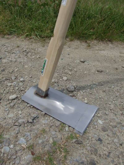 画像1: 超軽量 鋼付きステンレス平鍬 幅：１３センチ 重量:１．１キロ